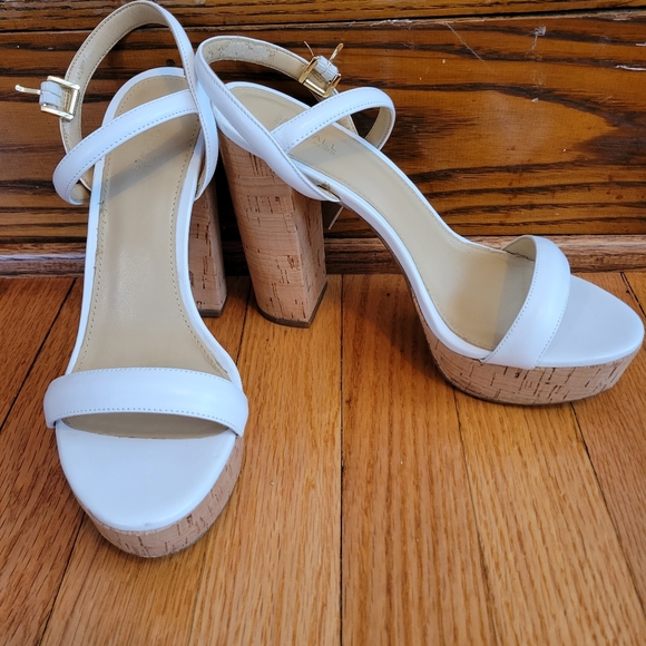 Michael Kors White Platform - Picture 2 of 5